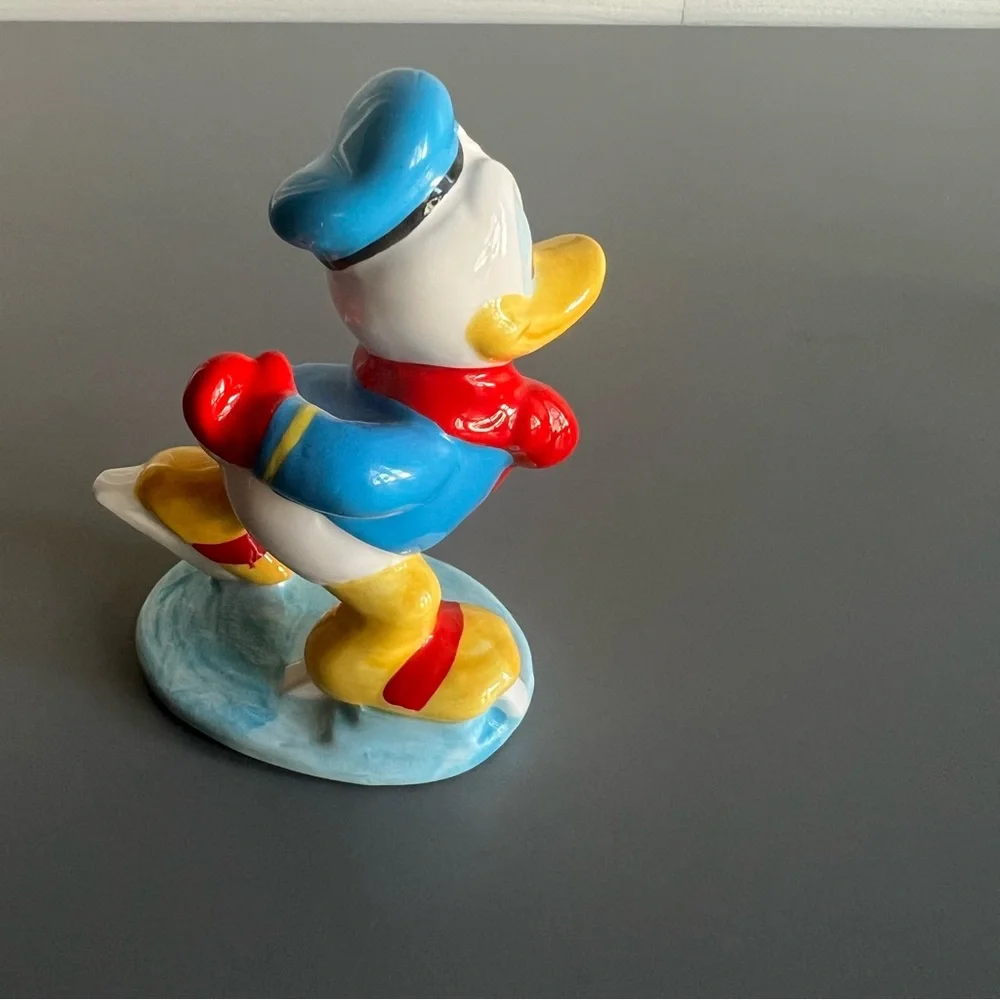 Vintage‎ Disney Ice Skating Donal Duck Ceramic Japan Christmas